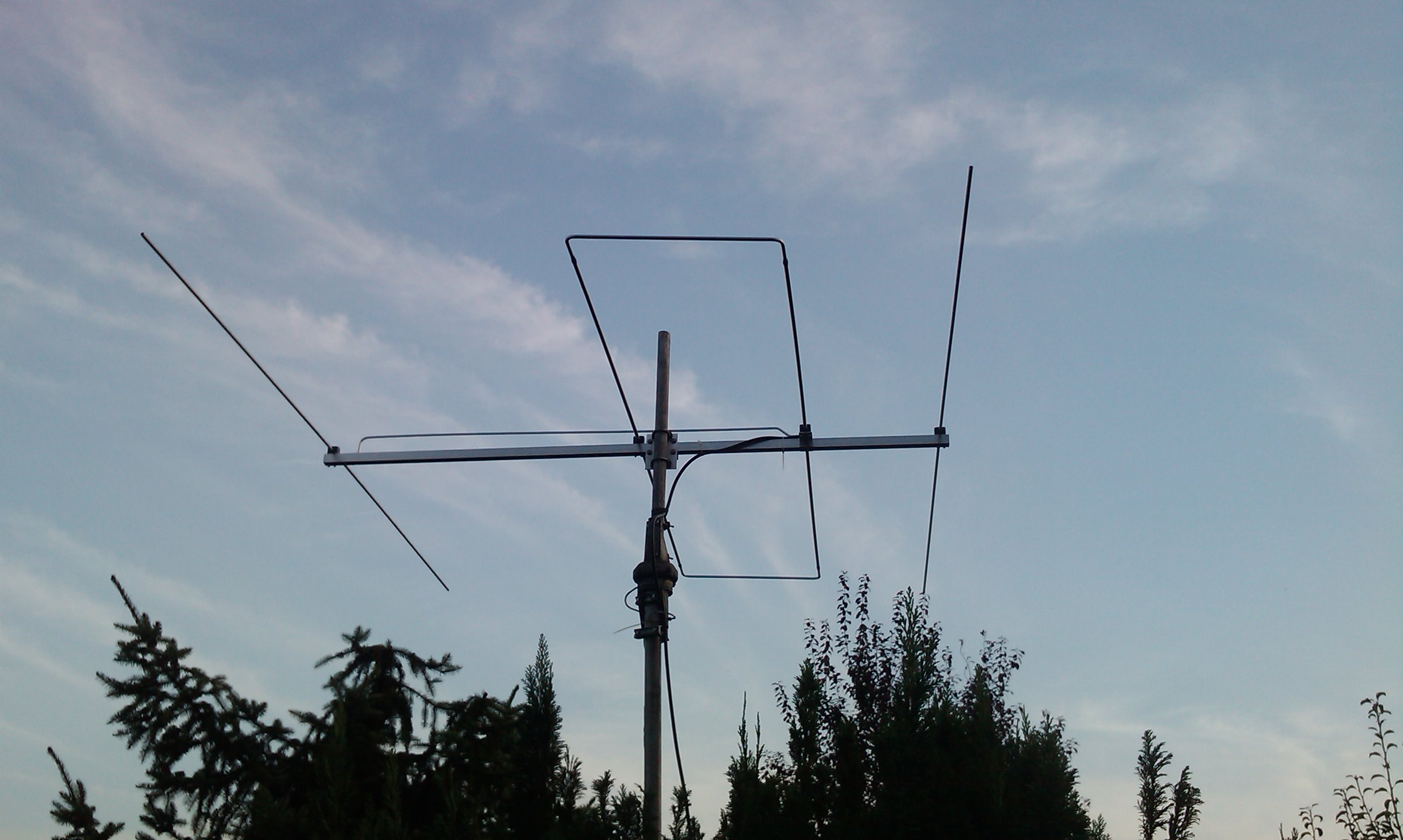 New 3el LFA-50MHz yagi antenna ready and placed on top of my telescopic ant...